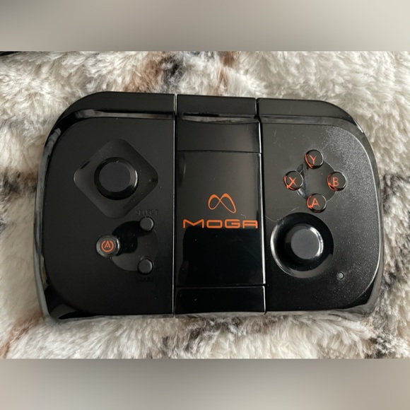 MOGA mobile game controller for Android - Picture 1 of 7